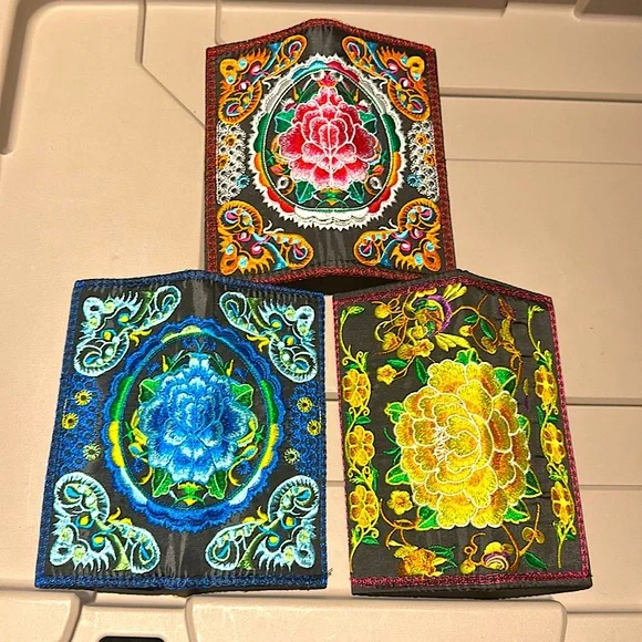 Colorful Embroidered Floral Wallets, Set of 3 🌼 🌺 🪻 - Picture 2 of 6